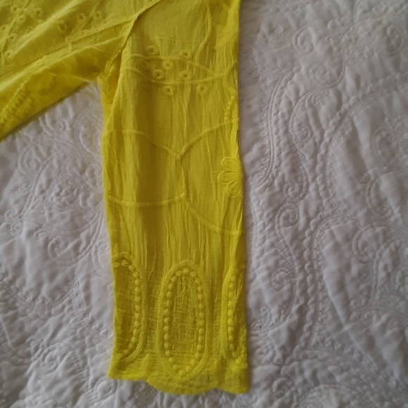 NWT! Women's Yellow Top Embroidered by Studio JPR - Picture 7 of 12